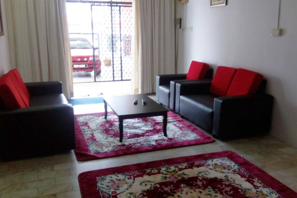 Spacious living room