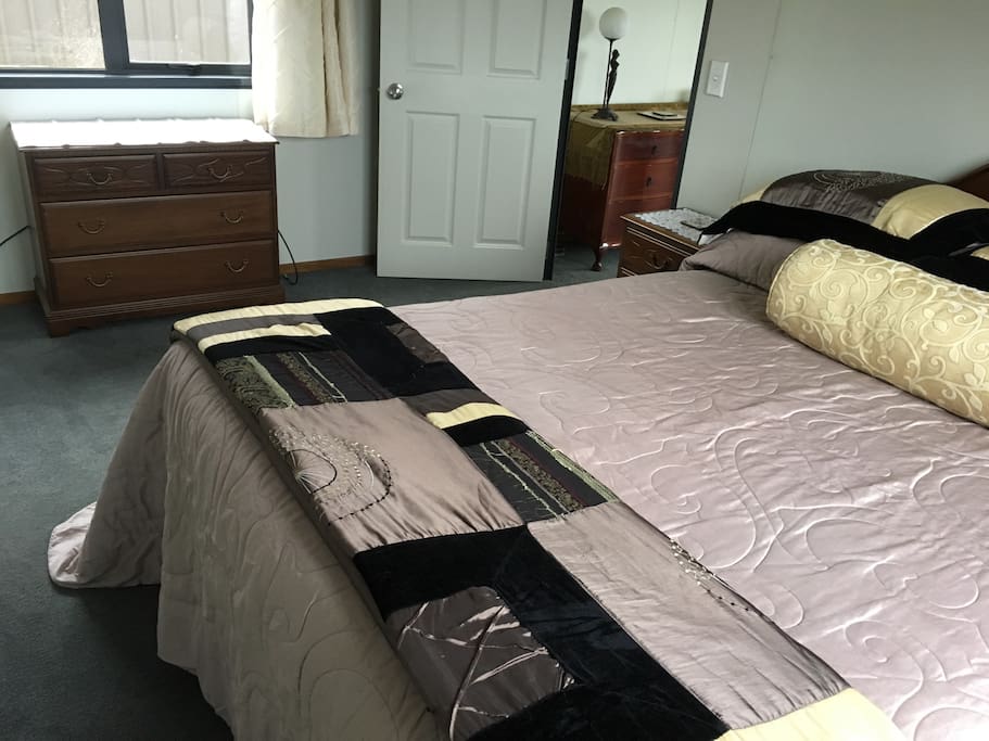 Comfortable queen size bed with plenty of extra bedding if required