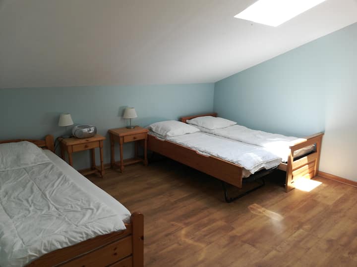 3 × توأم، توأم قابلان للفصل وخزانة 