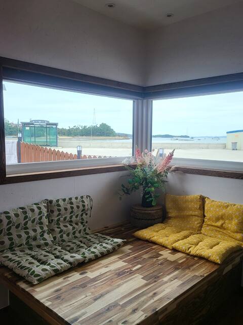 Stay than the sea (40 pyeong private house)