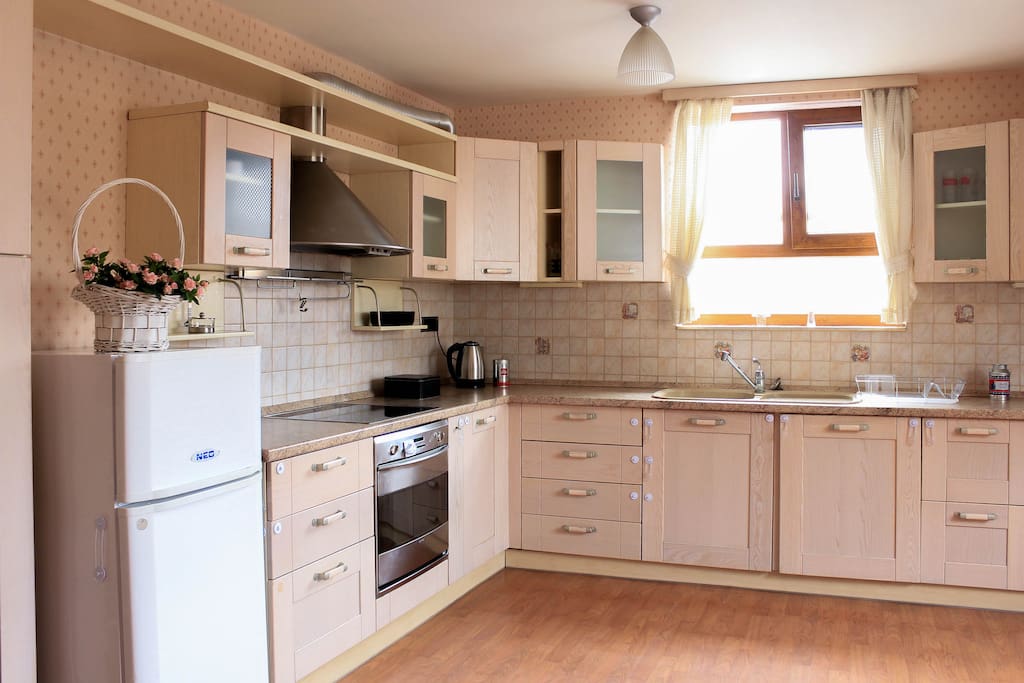 Fully fitted kitchen