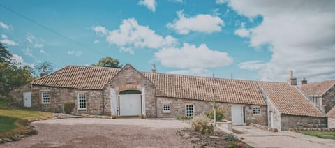 St. Andrews Luxury Cottage with Orchard Garden