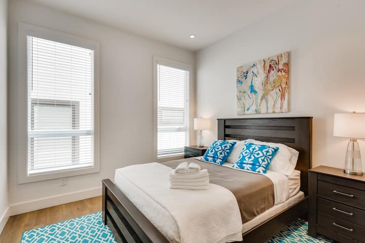 Bedroom 3 on Floor 2 (Queen Bed)