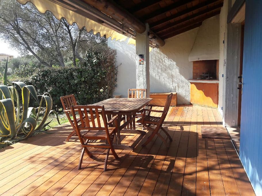 Terrasse et barbecue