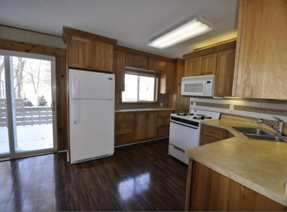 Spacious Kitchen with plenty of storage and space. Clean appliances.