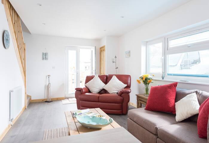 Swimming pool, and 5 minutes from Fistral beach