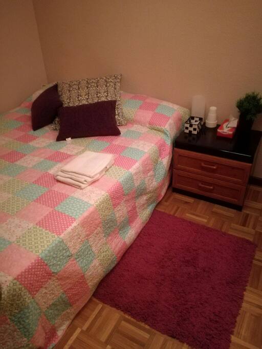 Habitación muy amplia, cama de matrimonio 2x1,5