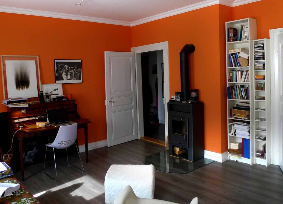 LIVINGROOM