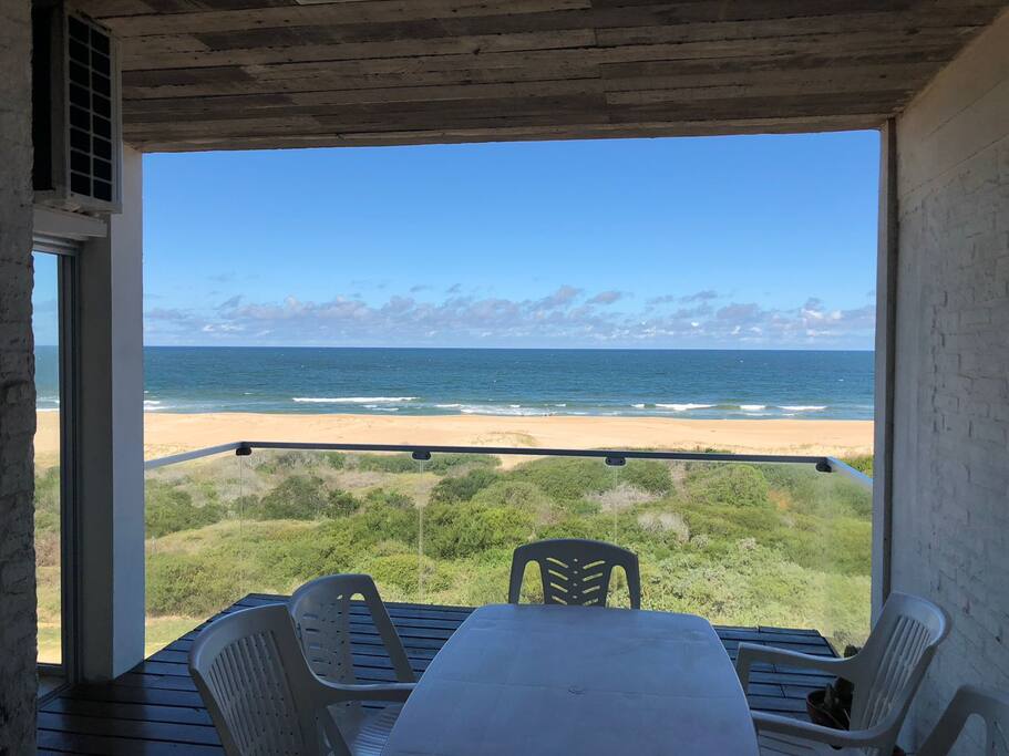 Vista al mar desde el balcón
