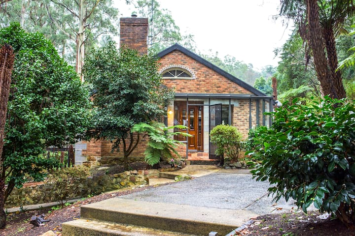 Stone On The Hill – Kallista, Dandenong Ranges