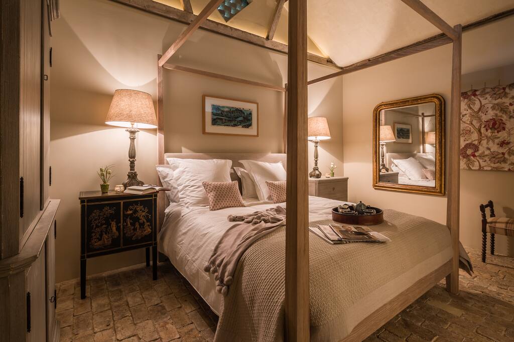 Super king size four poster bed with vispring mattress