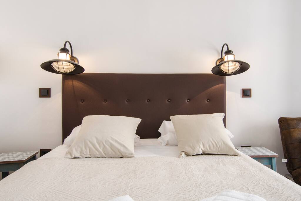 Master bedroom . Quien bed with storage.