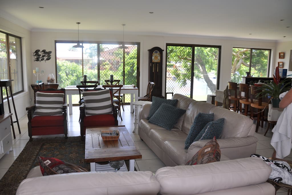 Open plan dining and lounge area