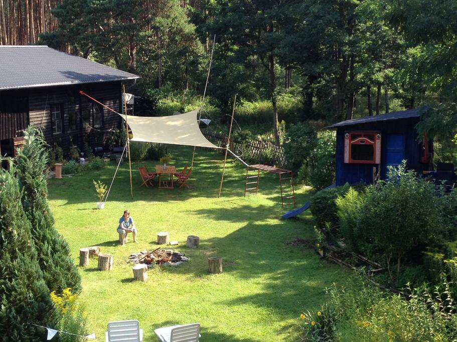 Garten mit Feuerstelle