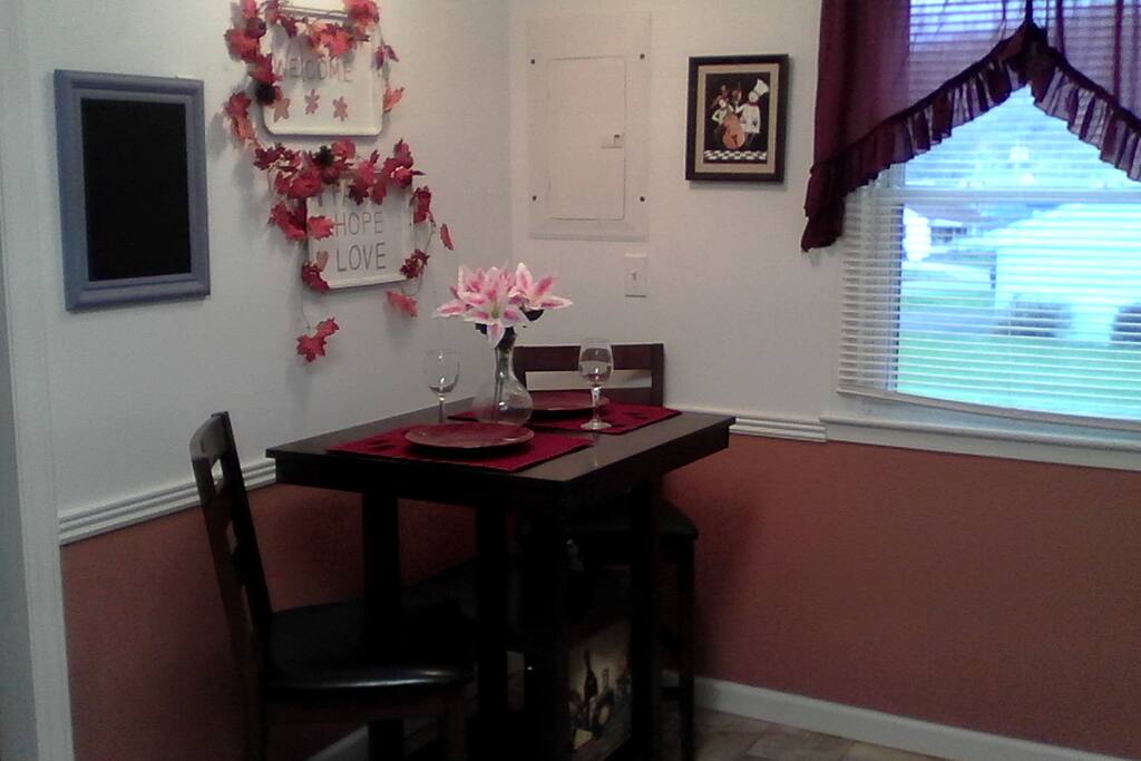 Breakfast Table 4 chairs TV Trays