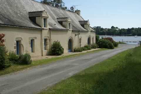 Charming cottage 4 people, heated pool, Arzal