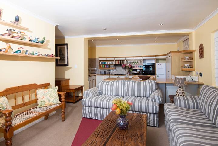 Neptune Apartment – A Whale of A Time gallery image 4