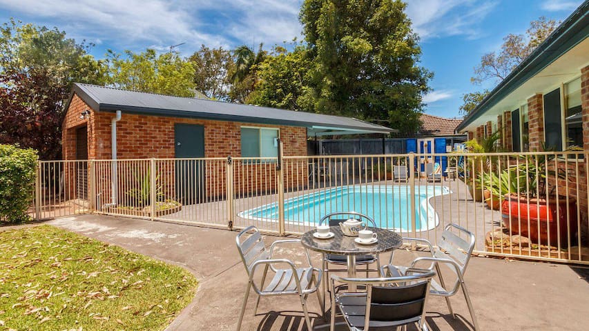 Three Bedroom Home - Pool and Pet Friendly