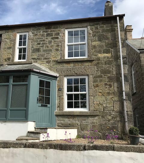 Three bed cottage in Helston, near Porthleven