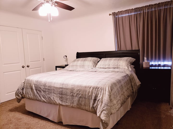 Sovrum #1
Dubbelsäng, 2 nattduksbord och väckarklocka