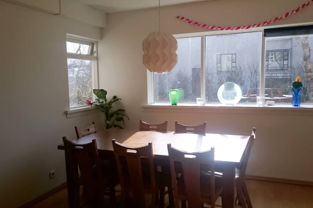 Living room/Dining Table