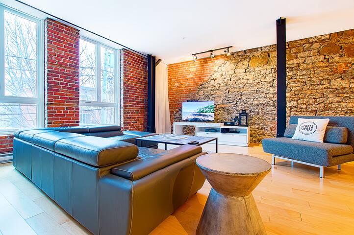 104 – Lofts St-Joseph – Par Les Lofts Vieux-QC gallery image 2