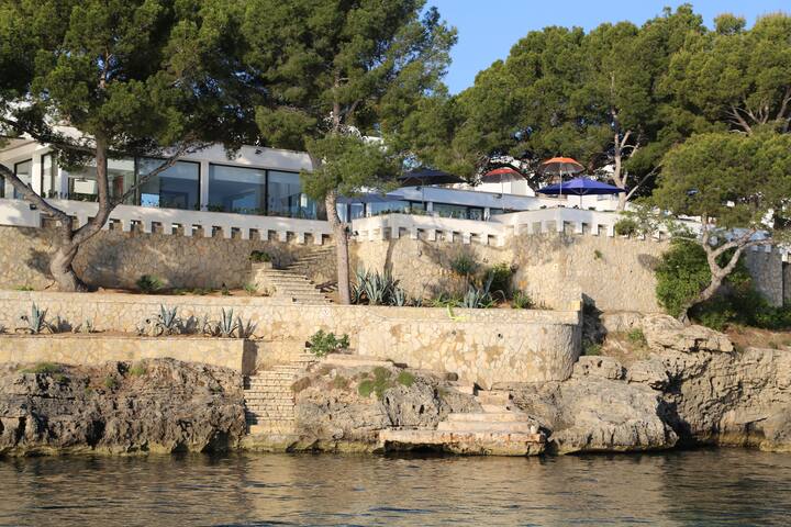 Luxurious Villa on the Sea gallery image 2