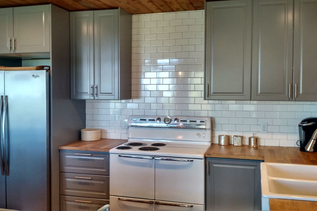 New kitchen with original 1960's oven - works great!