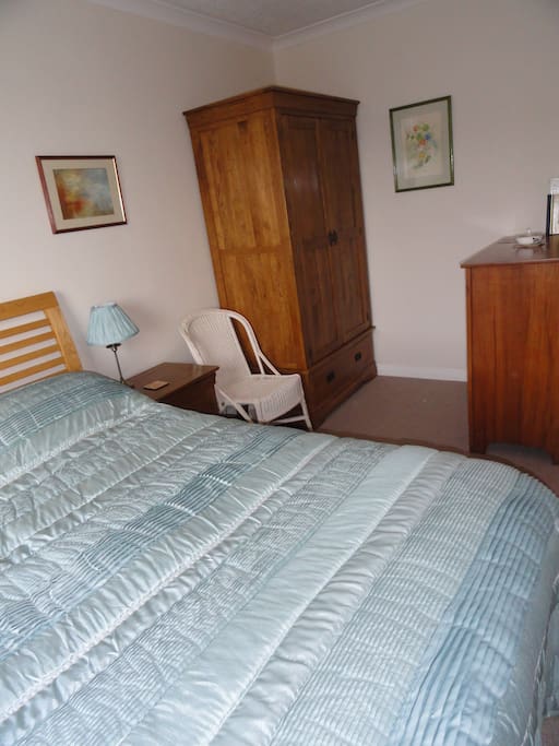 Guest bedroom