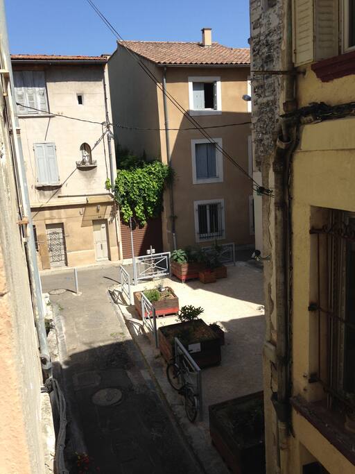 La placette en contre bas