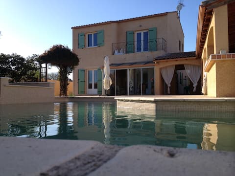 Air-conditioned villa with a quiet pool in Hérault