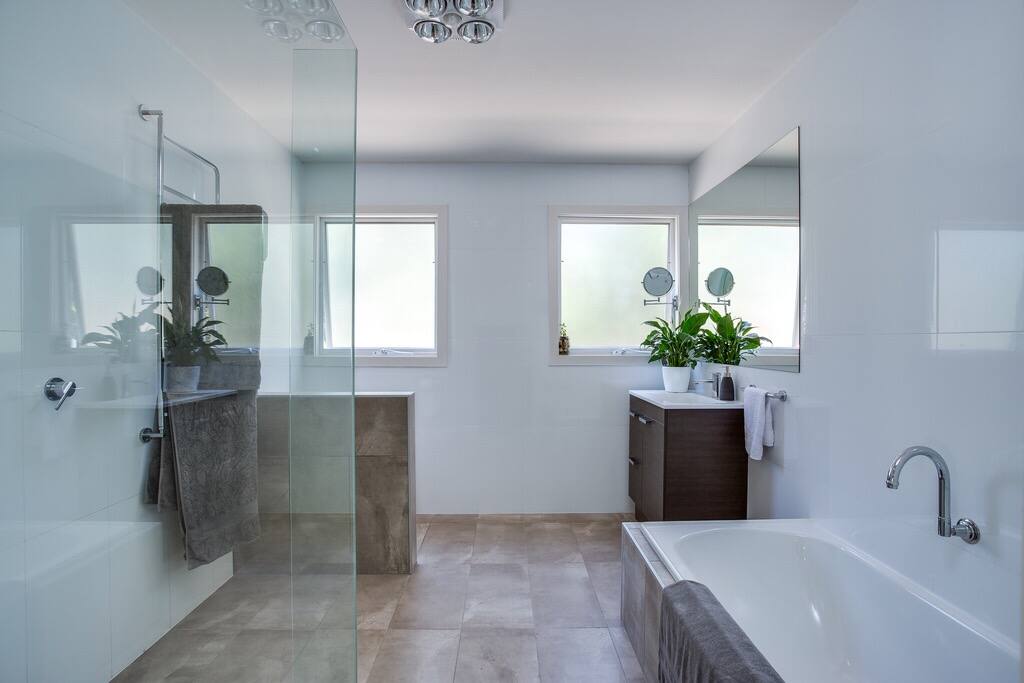 Main bathroom with open shower and bath