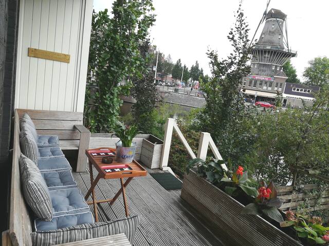 Canalhouse 150m2 amazing view with private garden gallery image 2