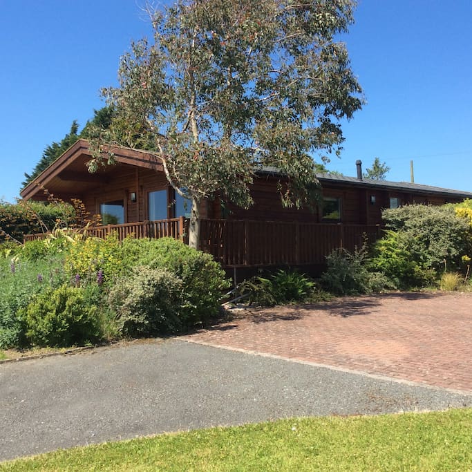Set in an area of New Park with 2 other lodges. Large landscaped area around the lodge.