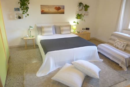 BIG BOUTIQUE FLAT#5*****CLEAN#
A/C#FREE CAR PARK#