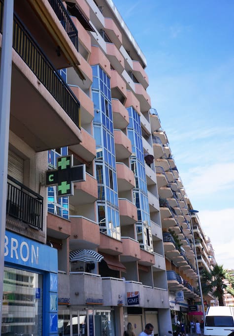 L'appartement se trouve dans cet immeuble au 2 ème étage