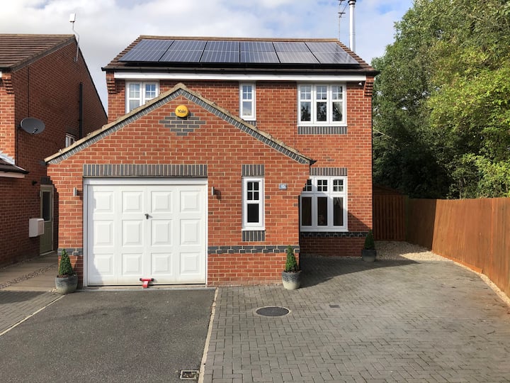 Single modern bedroom. Next door to BP &Siemens Houses for Rent in