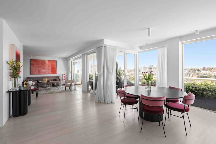 Elizabeth Bay Penthouse with Private Rooftop gallery image 4