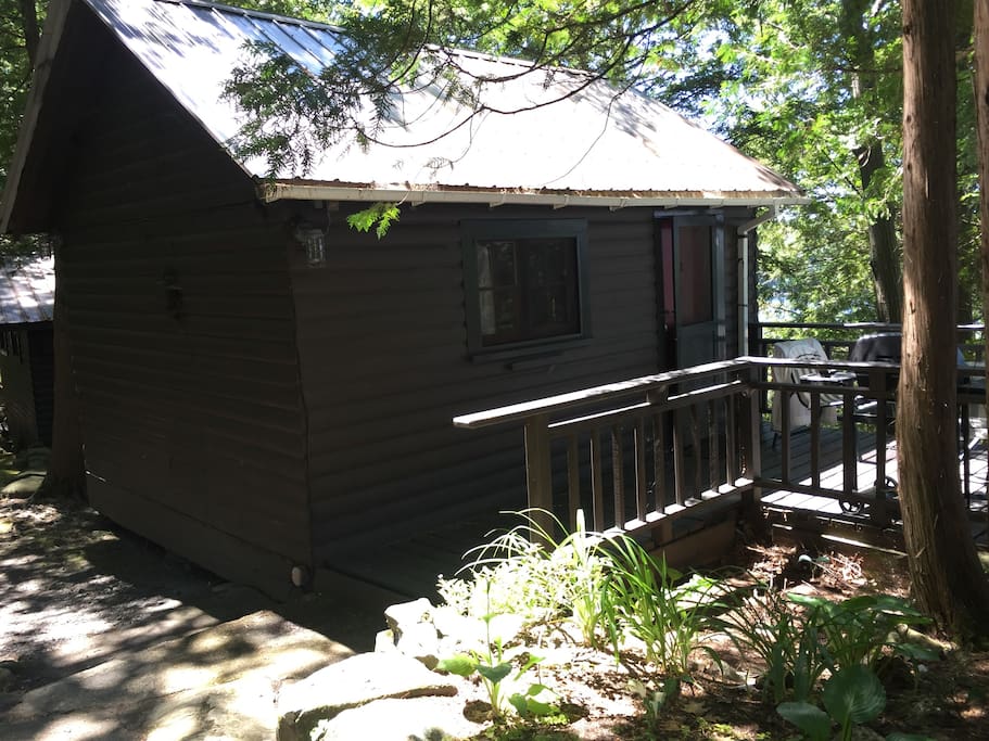 Glenn Burney Lodge Lake View Cabin #1 - Cabins for Rent in Parry Sound