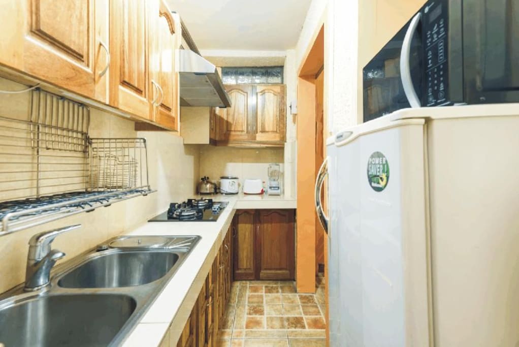 Cute galley type Kitchen, complete wit everything you will need for your cooking.