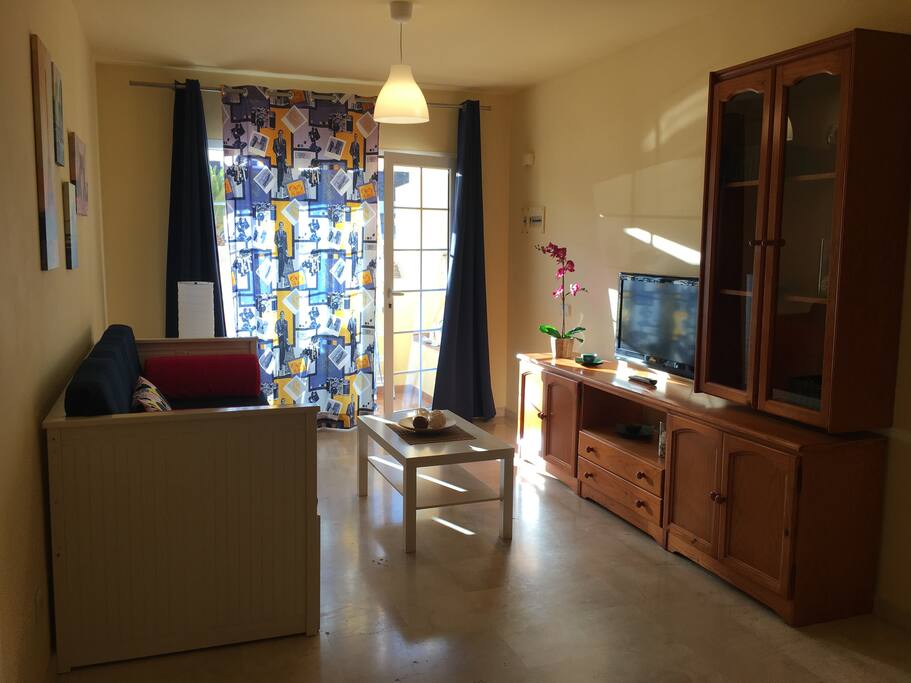 Salón con Smart TV / Living room with Smart TV