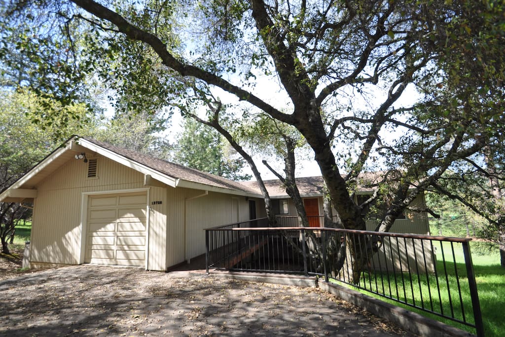 The Getaway. Golf Course View, Small Dog Friendly, Pine Mountain Lake Vacation Rental. Located just 25 miles from the entrance of Yosemite, Hwy 120 entrance. Unti 5 Lot 197