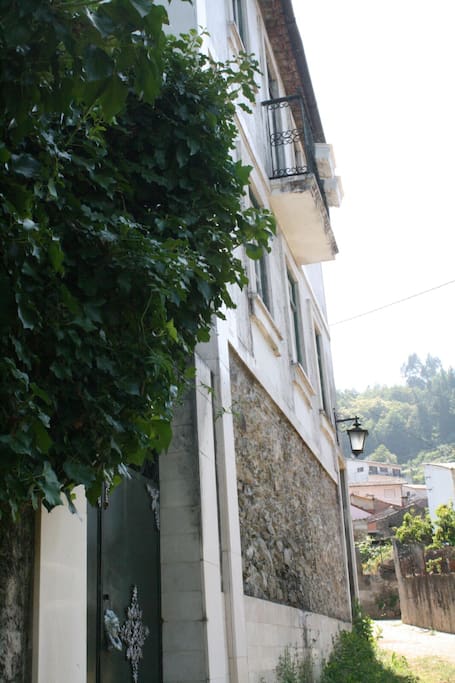 RIVER HOUSE FACADE