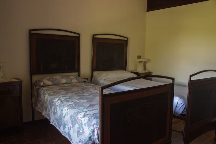 חדר שינה 2 מיטות יחיד (2)