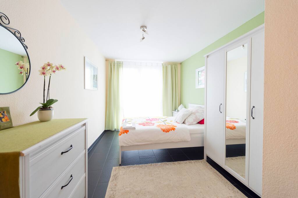 This is your bright room with the 140 cm wide, comfortable bed.