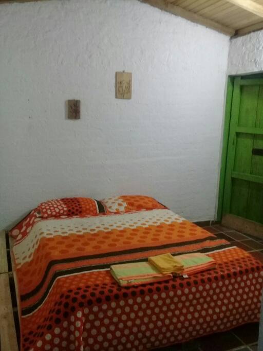 Habitación doble con baño privado