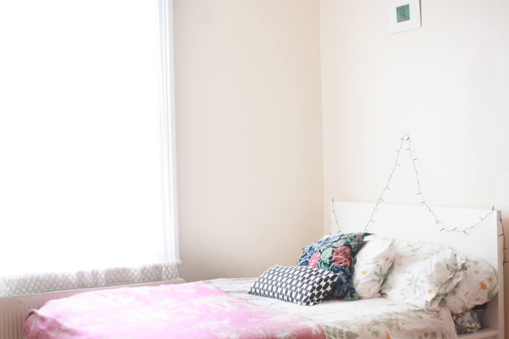 Room 1
Big Double Room, Spacious, full of light, charming.
