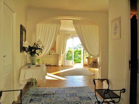 Top performing Airbnb: Beautiful Apartment. Sea-colline view. Private swimming pool. in Roquebrune Sur Argens