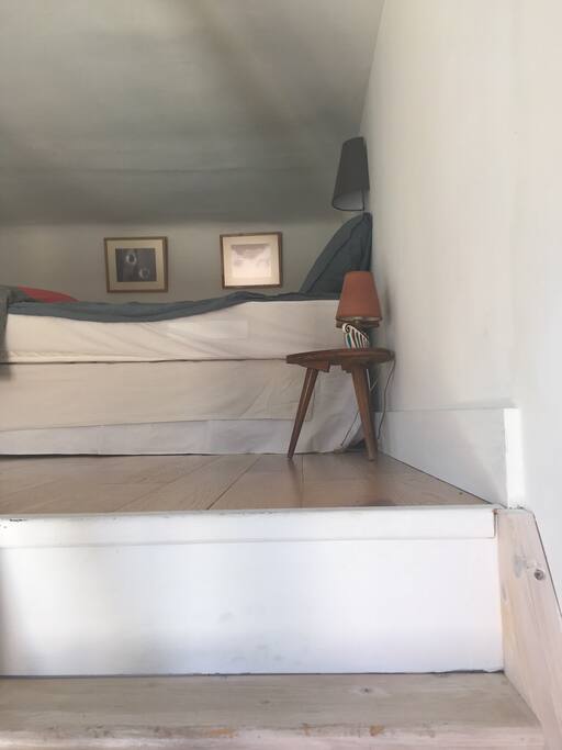 Une chambre en mezzanine