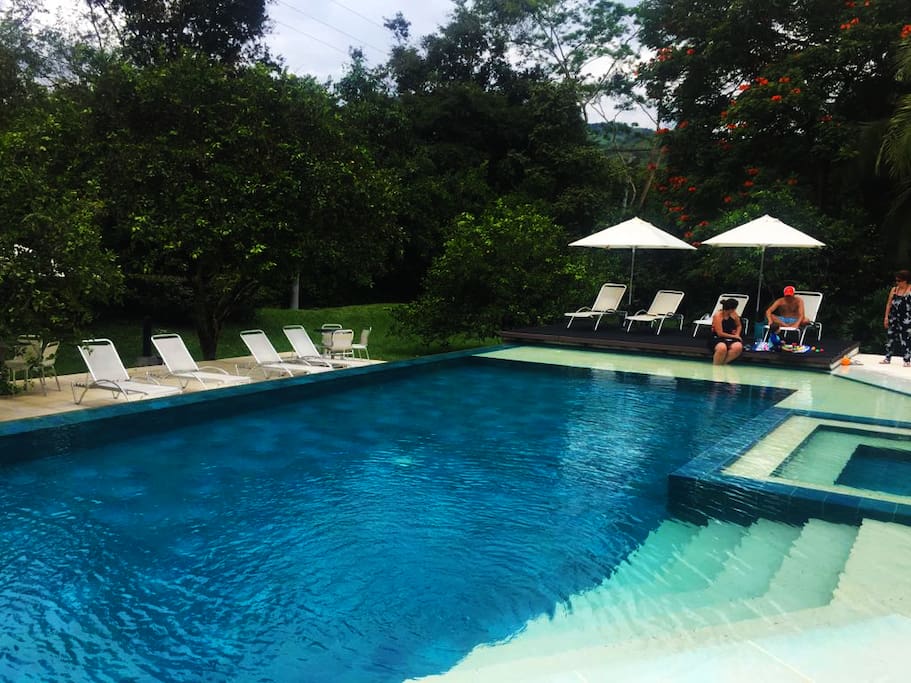 Piscina y Jacuzzi 2